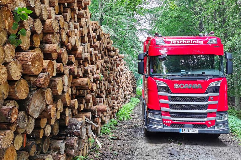 Holztransporte Jeschelnig